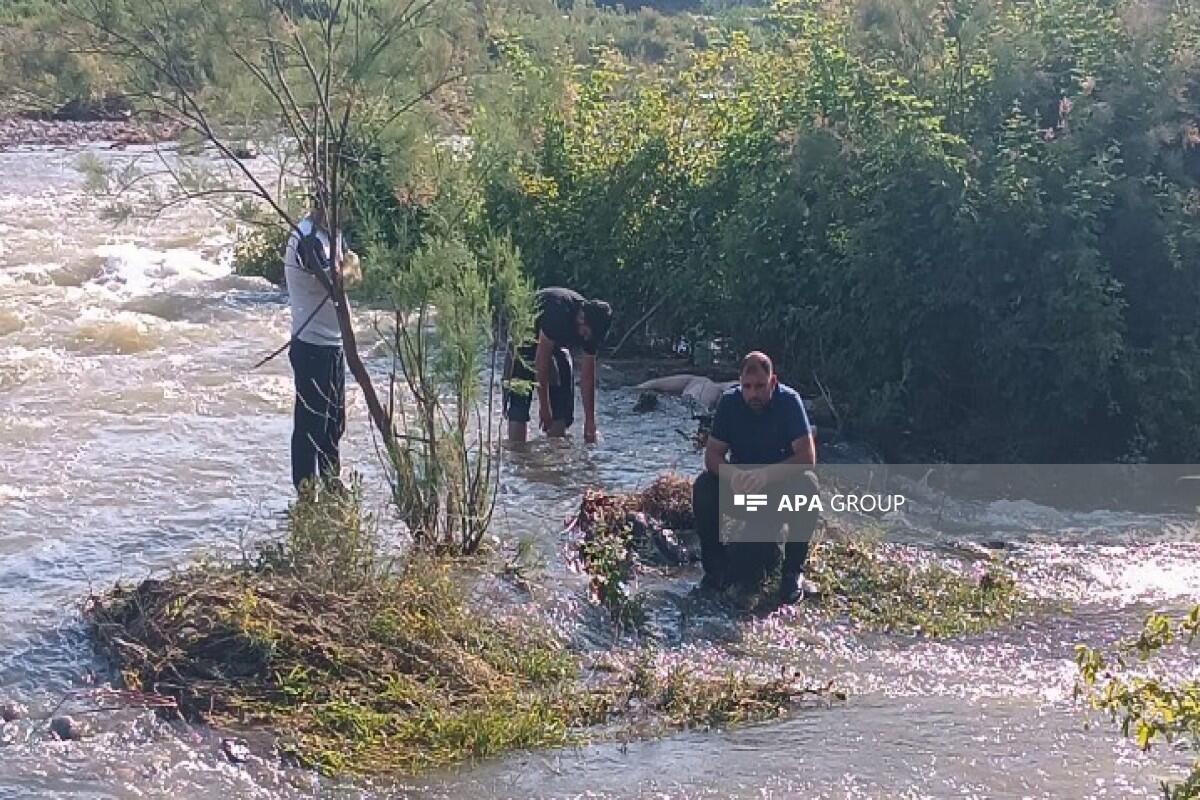 В водном канале в Товузе нашли тело