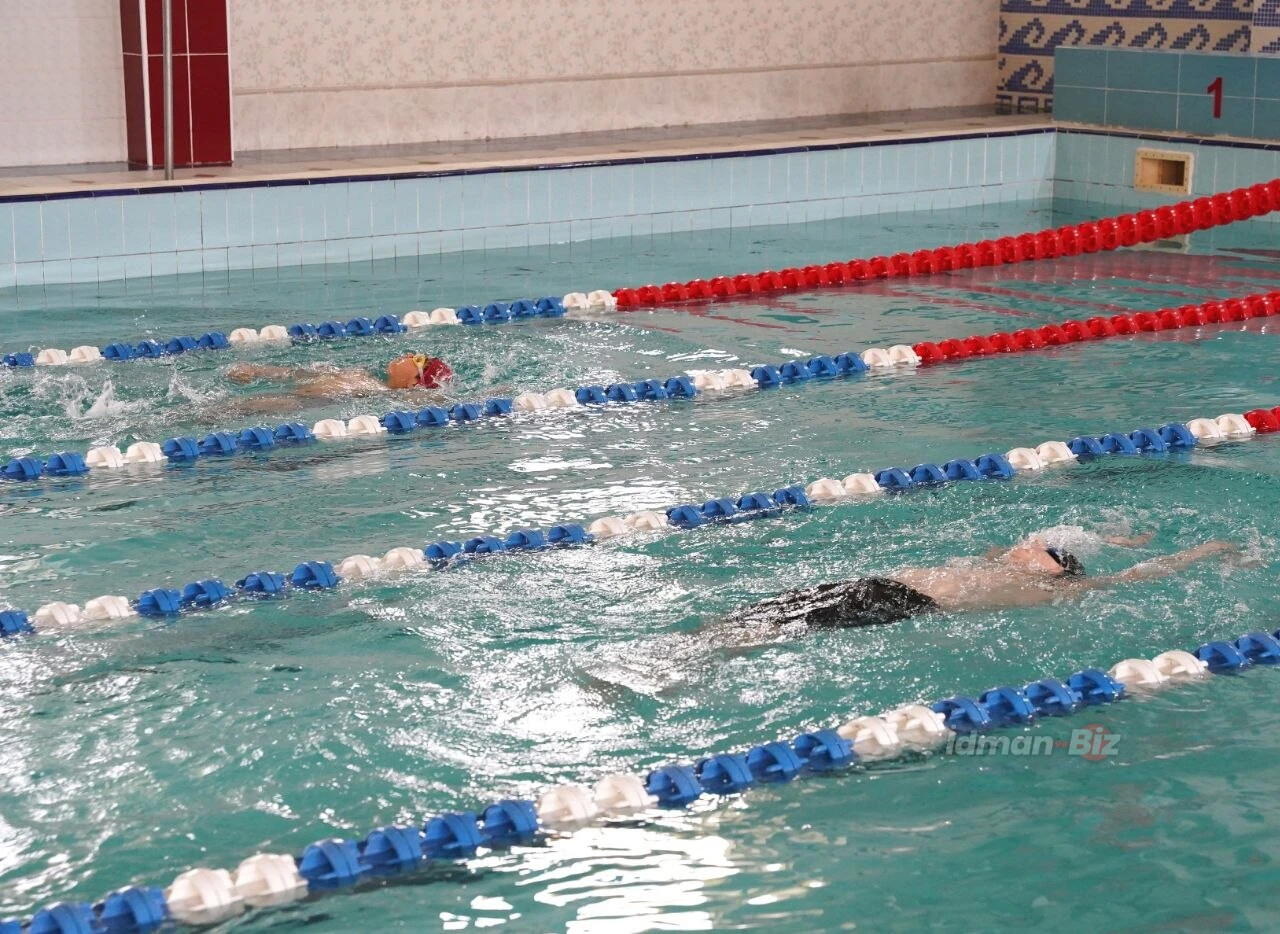 В Азербайджане впервые проходит чемпионат страны по параплаванию