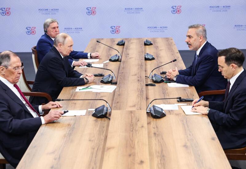 Путин провел переговоры с главой МИД Турции