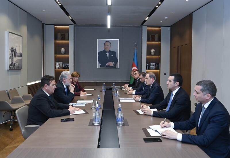 Ceyhun Bayramov Marius-Qabriel Lazurka ilə regional təhlükəsizlik məsələlərini müzakirə edib