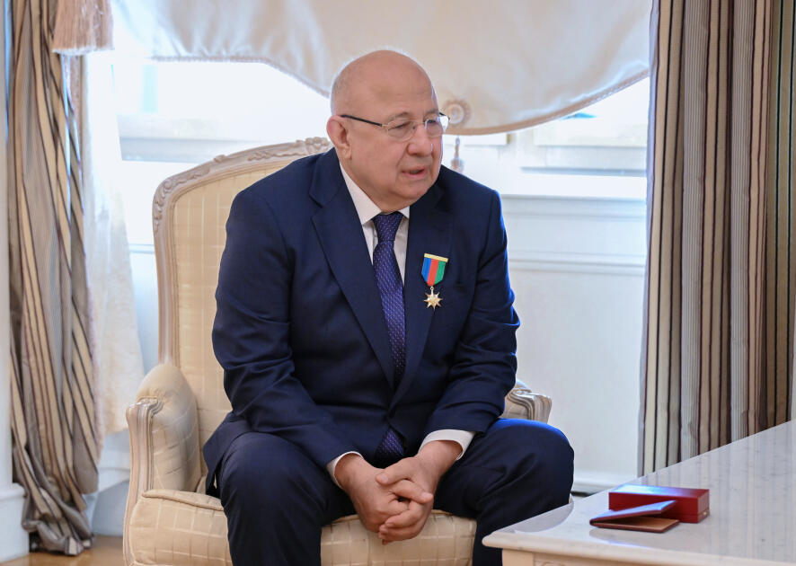 Президент Ильхам Алиев вручил орден «Достлуг» известному общественно-политическому деятелю Дагестана Курбану Курбанову