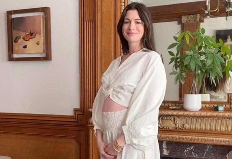 43-летняя Энн Хэтэуэй объявила о беременности