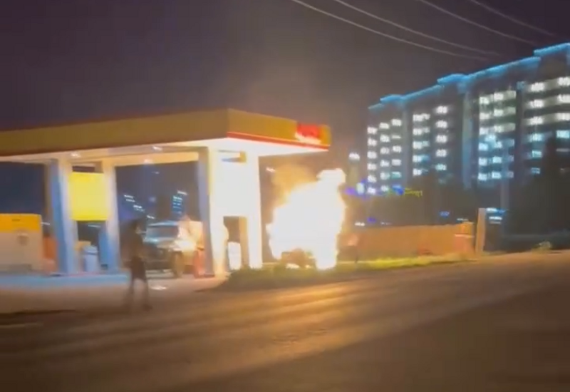 Автомобиль с тремя людьми сгорел на заправке в Актобе