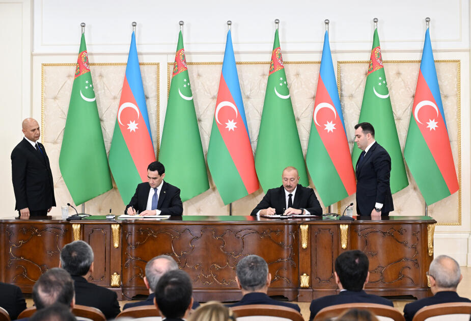 Состоялся обмен азербайджано-туркменскими документами