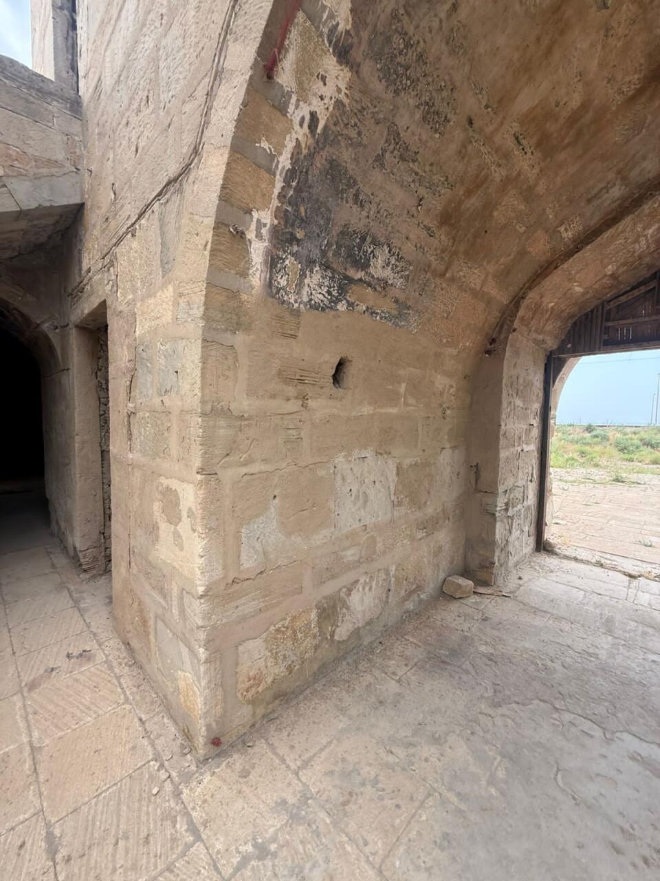 Qaradağ ərazisindəki tarixi karvansaraya qanunsuz müdaxilənin qarşısı alınıb