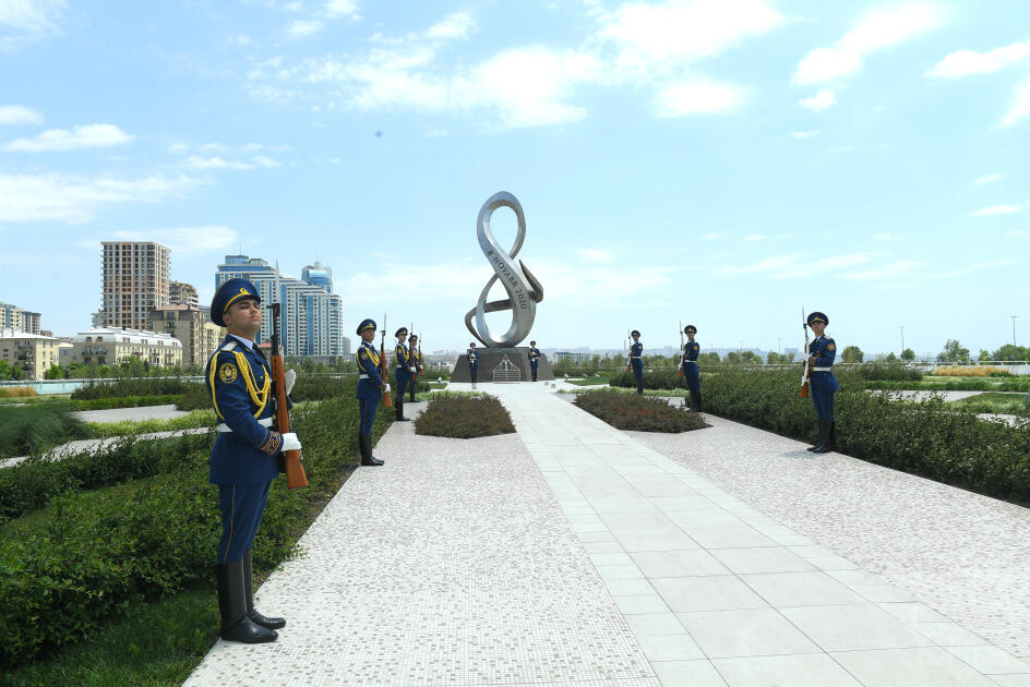 Türkmənistan Prezidenti Zəfər parkını ziyarət edib