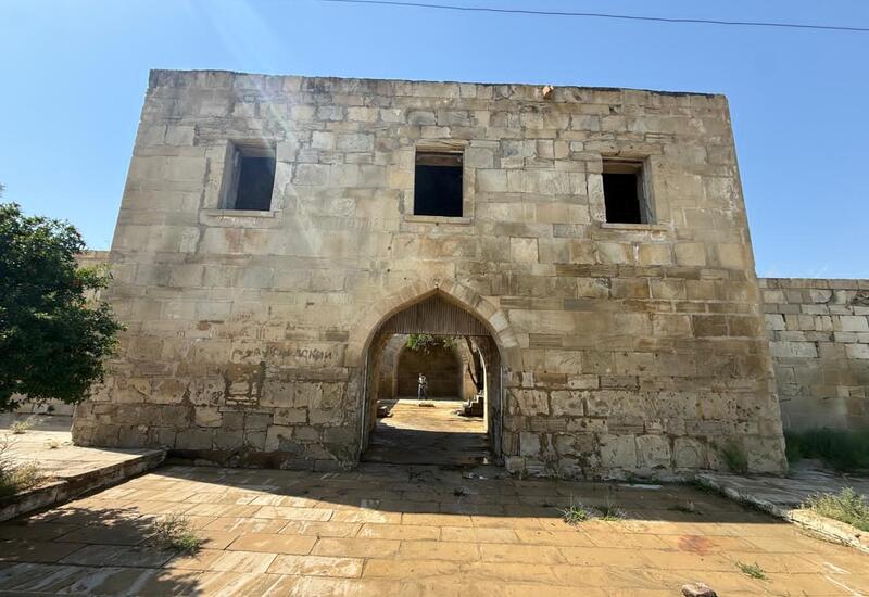 Qaradağ ərazisindəki tarixi karvansaraya qanunsuz müdaxilənin qarşısı alınıb