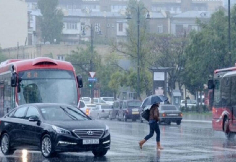 Bakıda yağışdan sonra yaranan gölməçə probleminə çarə