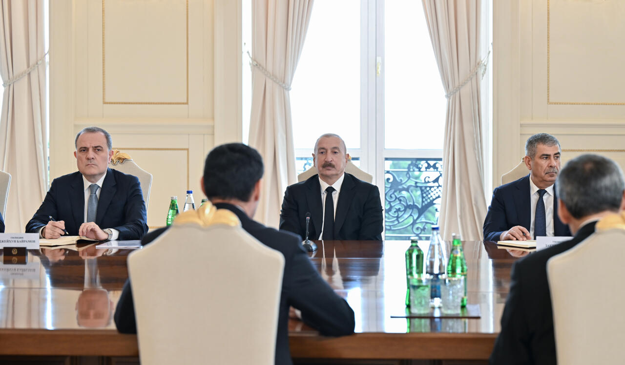 Состоялась встреча Президента Ильхама Алиева с Президентом Сердаром Бердымухамедовым в расширенном состав