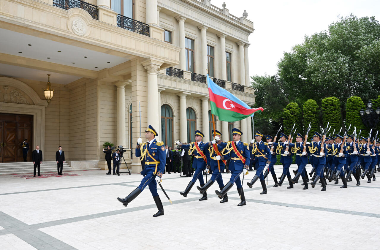В Баку состоялась церемония официальной встречи Президента Туркменистана