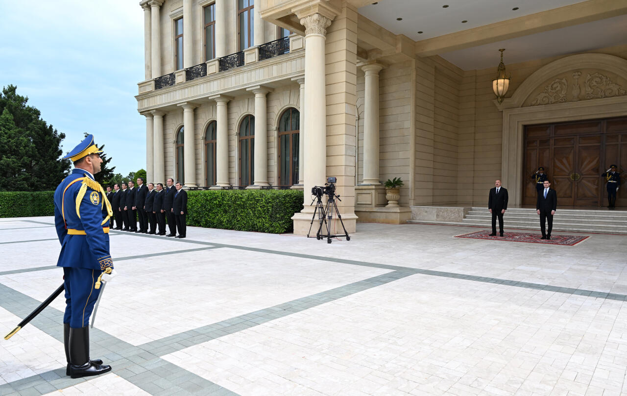 В Баку состоялась церемония официальной встречи Президента Туркменистана