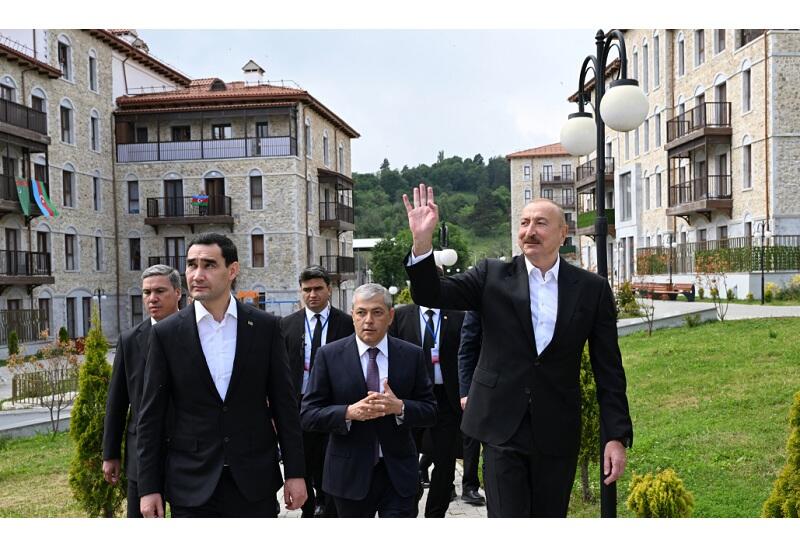 Prezident İlham Əliyev və Prezident Sərdar Berdiməhəmmədovun Şuşa gəzintisindən görüntülər