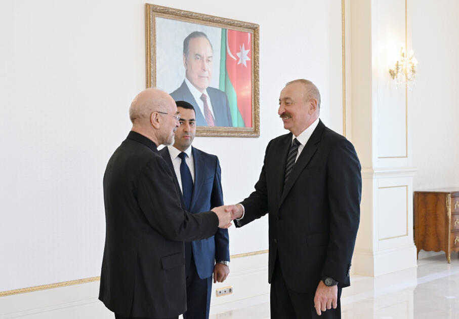 Президент Ильхам Алиев принял делегацию во главе с председателем Собрания исламского совета Ирана