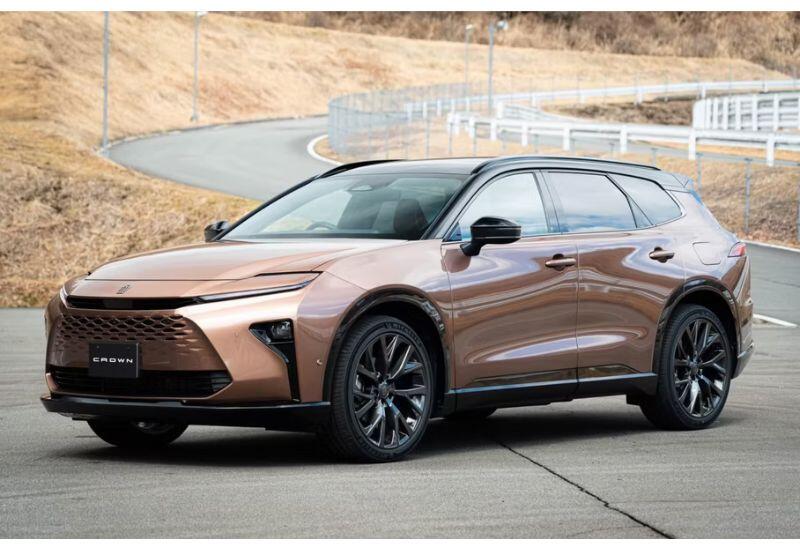 Новая Toyota Crown: раскрыты детали появления доступного гибрида