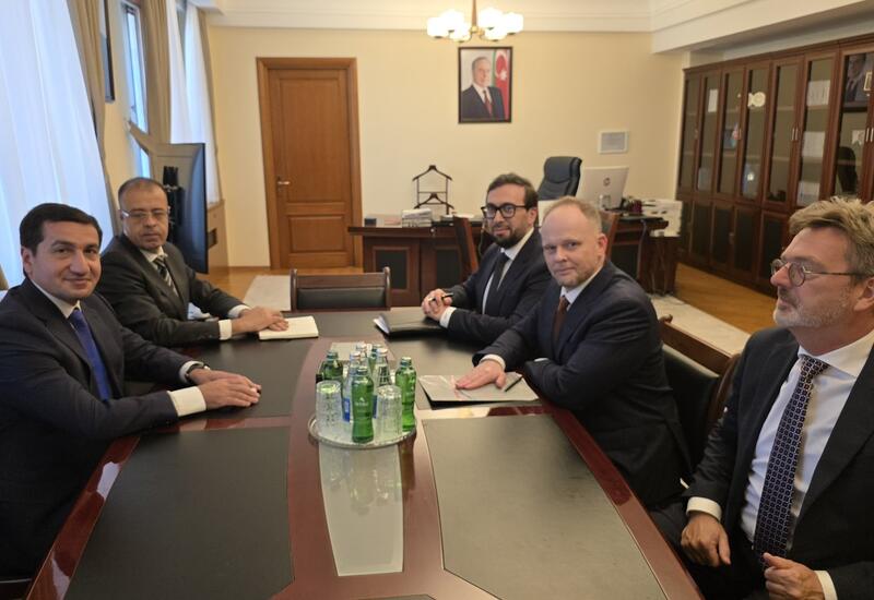 Хикмет Гаджиев встретился со спецпредставителем НАТО на Южном Кавказе