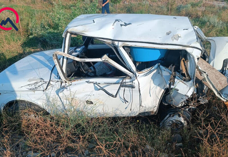 В Гёйгёле внедорожник врезался в грузовик