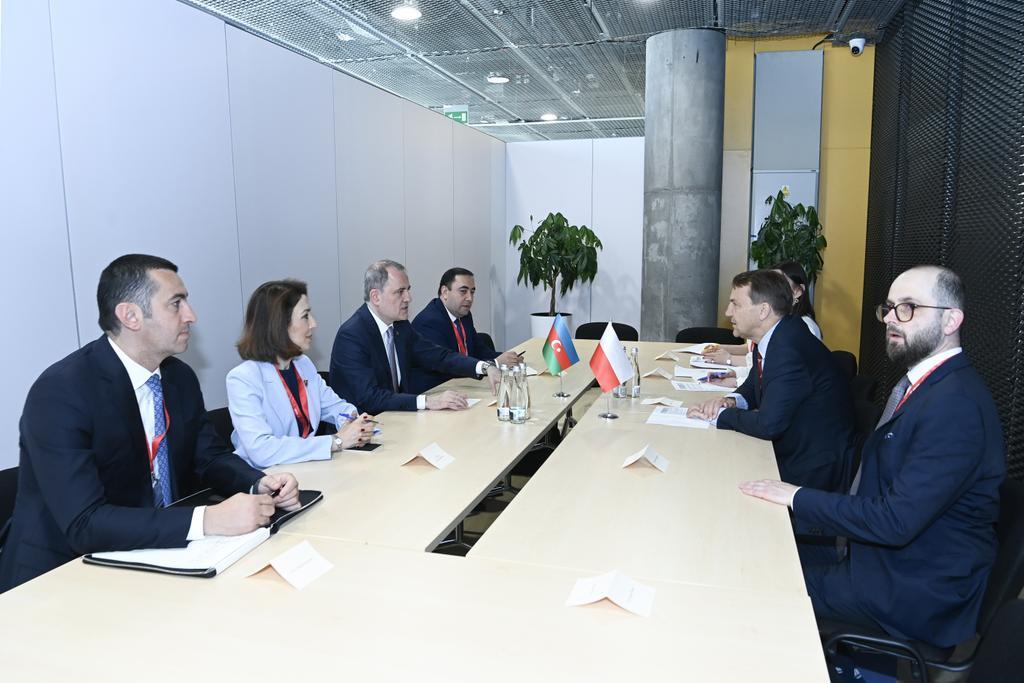 Азербайджан и Польша обсудили перспективы развития отношений