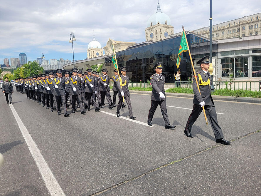 В Азербайджане организованы шествия военнослужащих