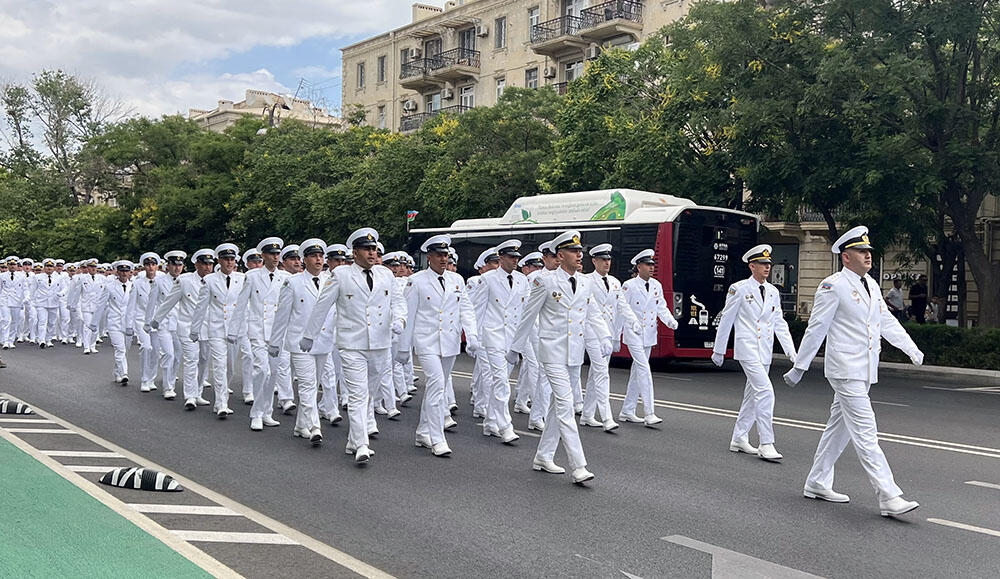 В Азербайджане организованы шествия военнослужащих