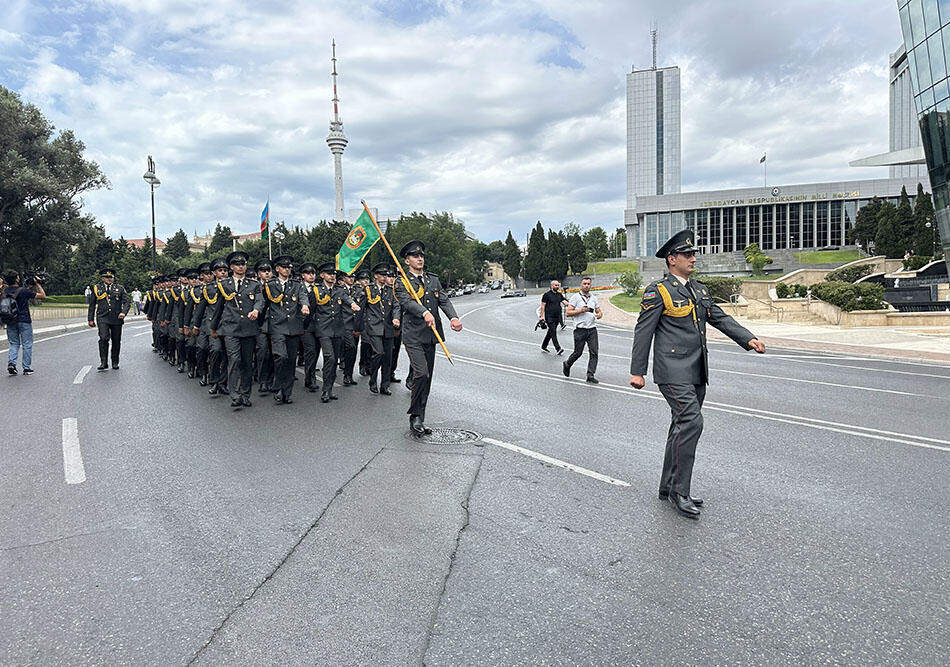 В Азербайджане организованы шествия военнослужащих