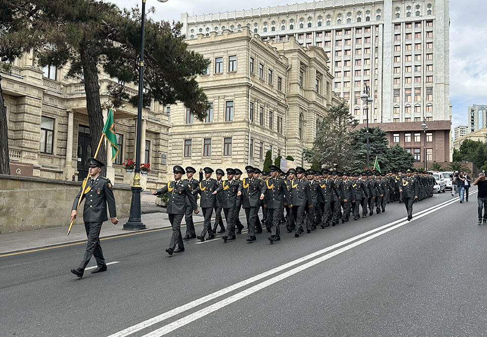 В Азербайджане организованы шествия военнослужащих