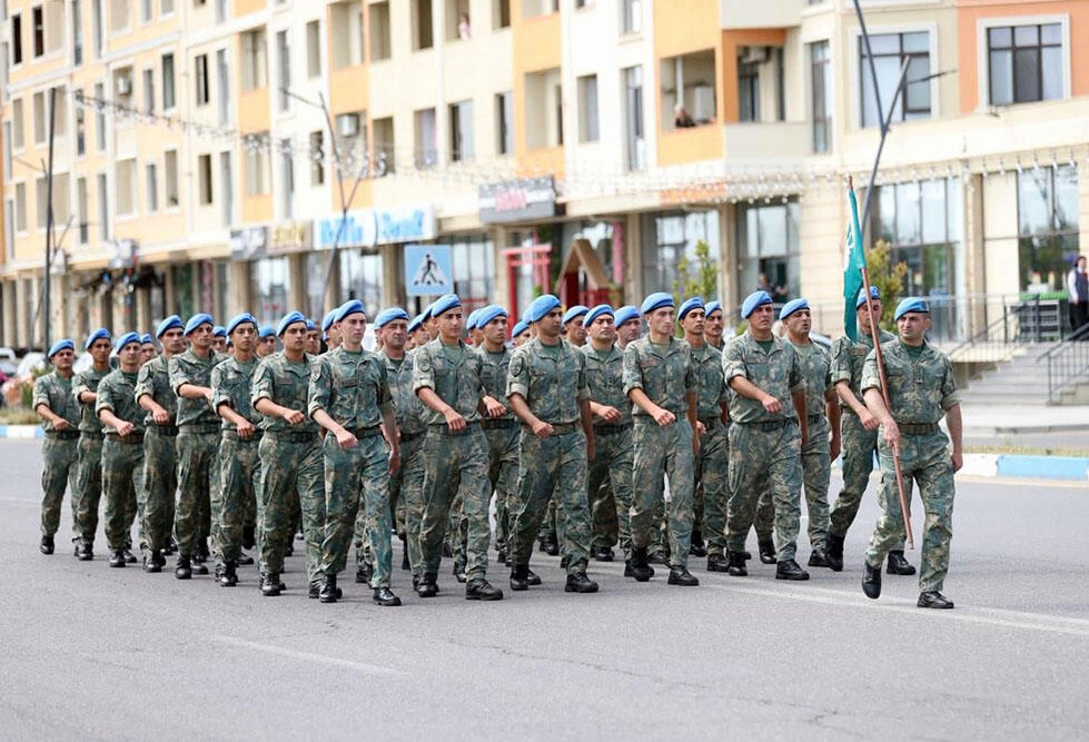 В Азербайджане организованы шествия военнослужащих