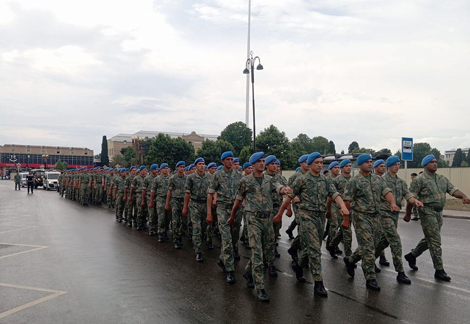 В Азербайджане организованы шествия военнослужащих
