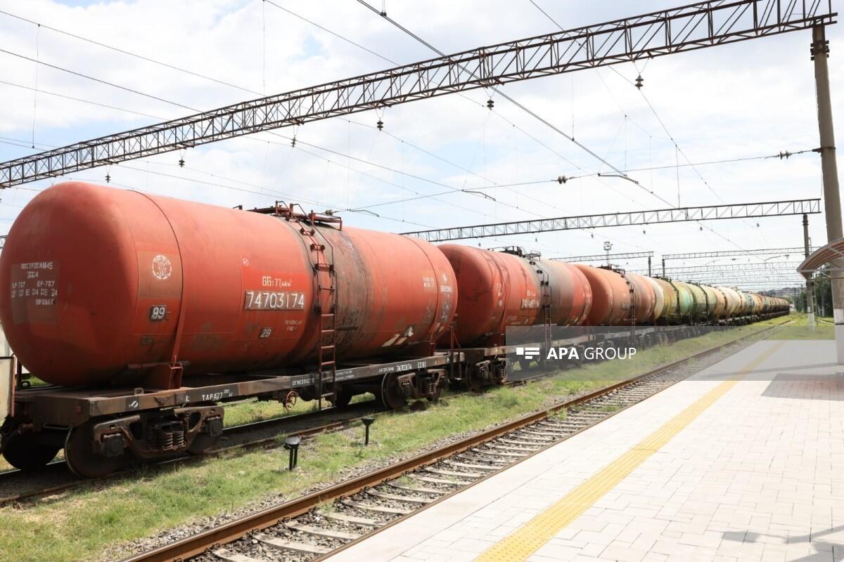 Азербайджан отправил в Армению очередную партию нефтепродуктов