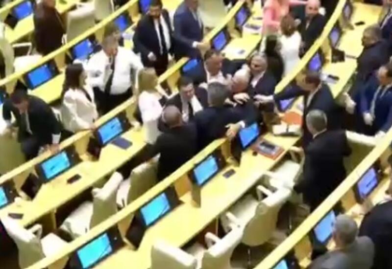 В парламенте Грузии произошла драка