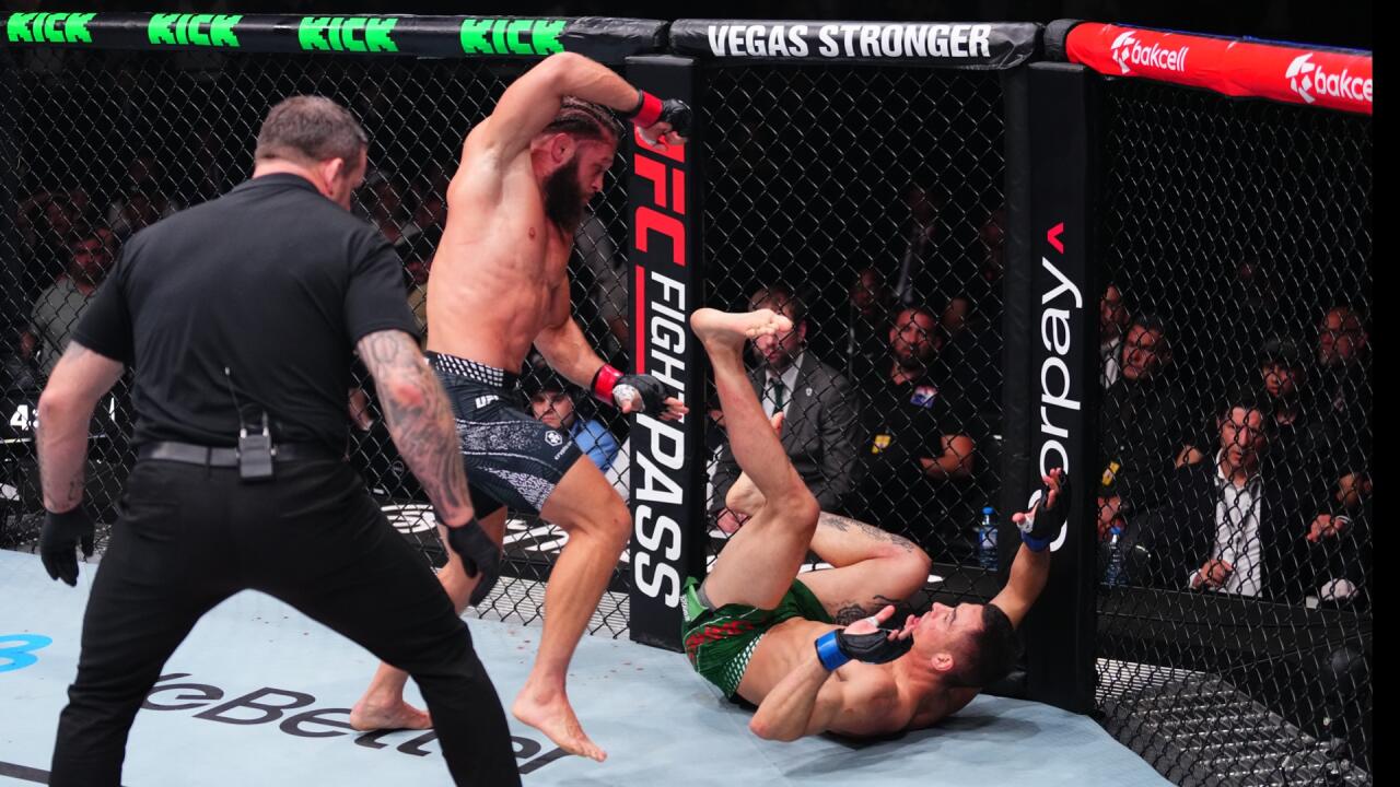 Рафаэль Физиев разгромил Мануэля Торреса на UFC Fight Night