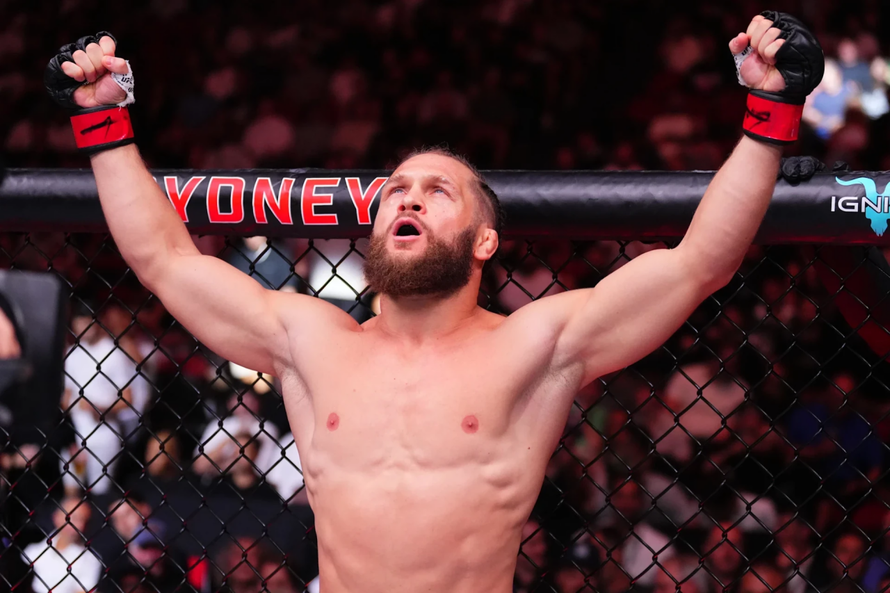 Рафаэль Физиев разгромил Мануэля Торреса на UFC Fight Night