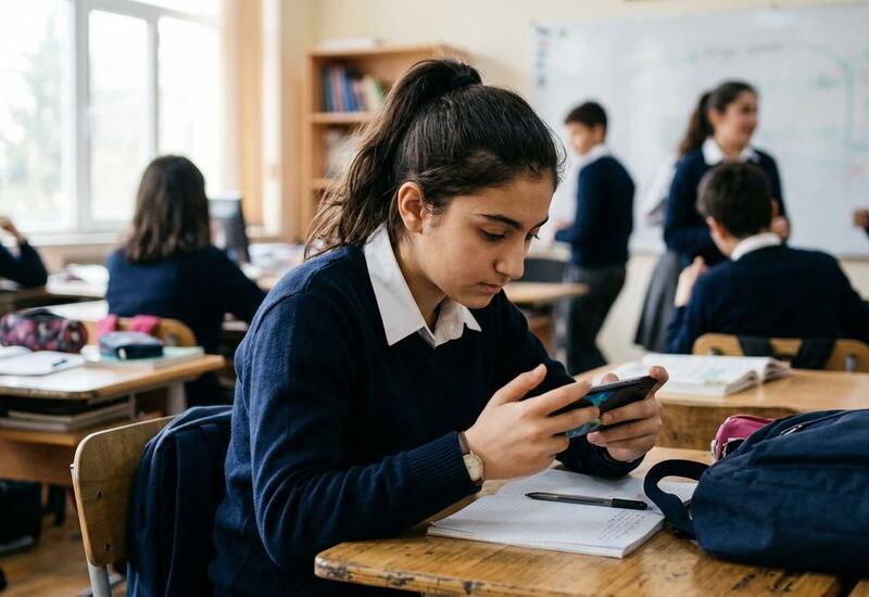 Məktəblərdə telefon qadağası