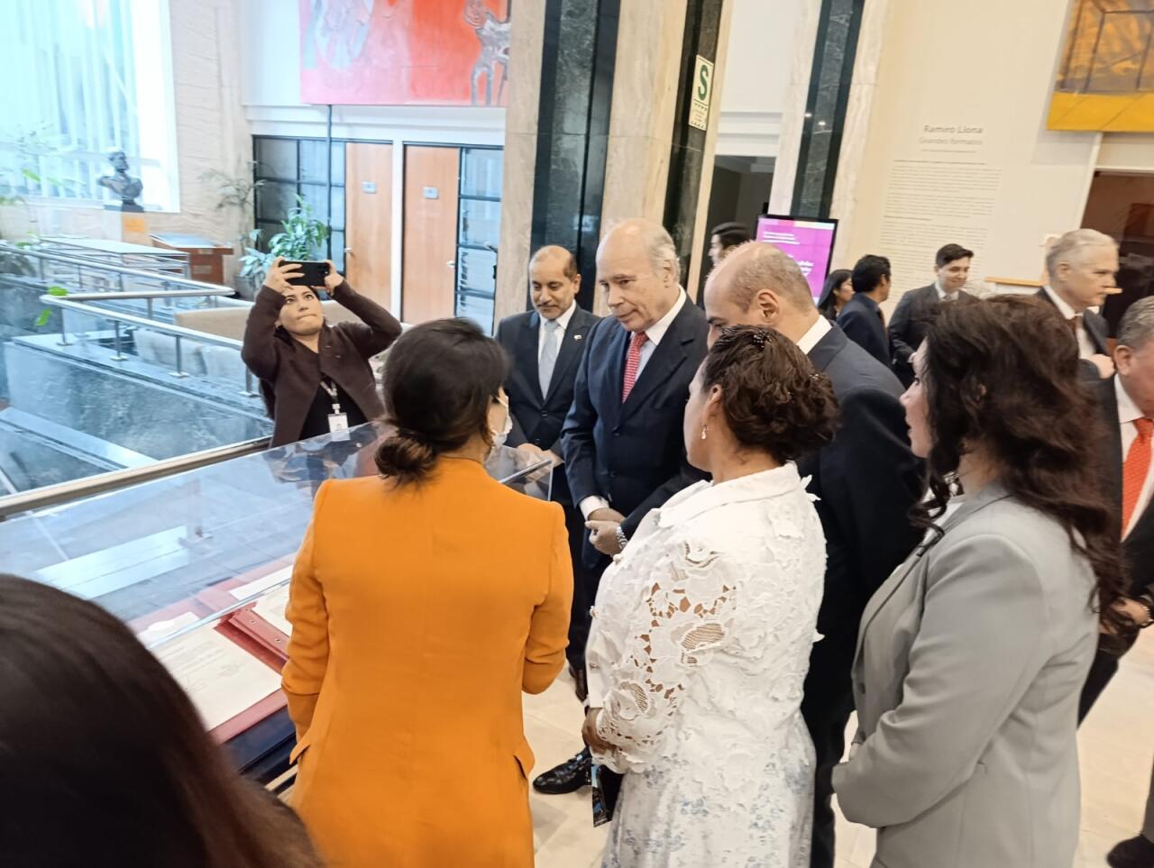Azərbaycan və Peru arasında diplomatik münasibətlərin qurulmasının 30 illiyinə həsr olunmuş sərginin açılış mərasimi keçirilib