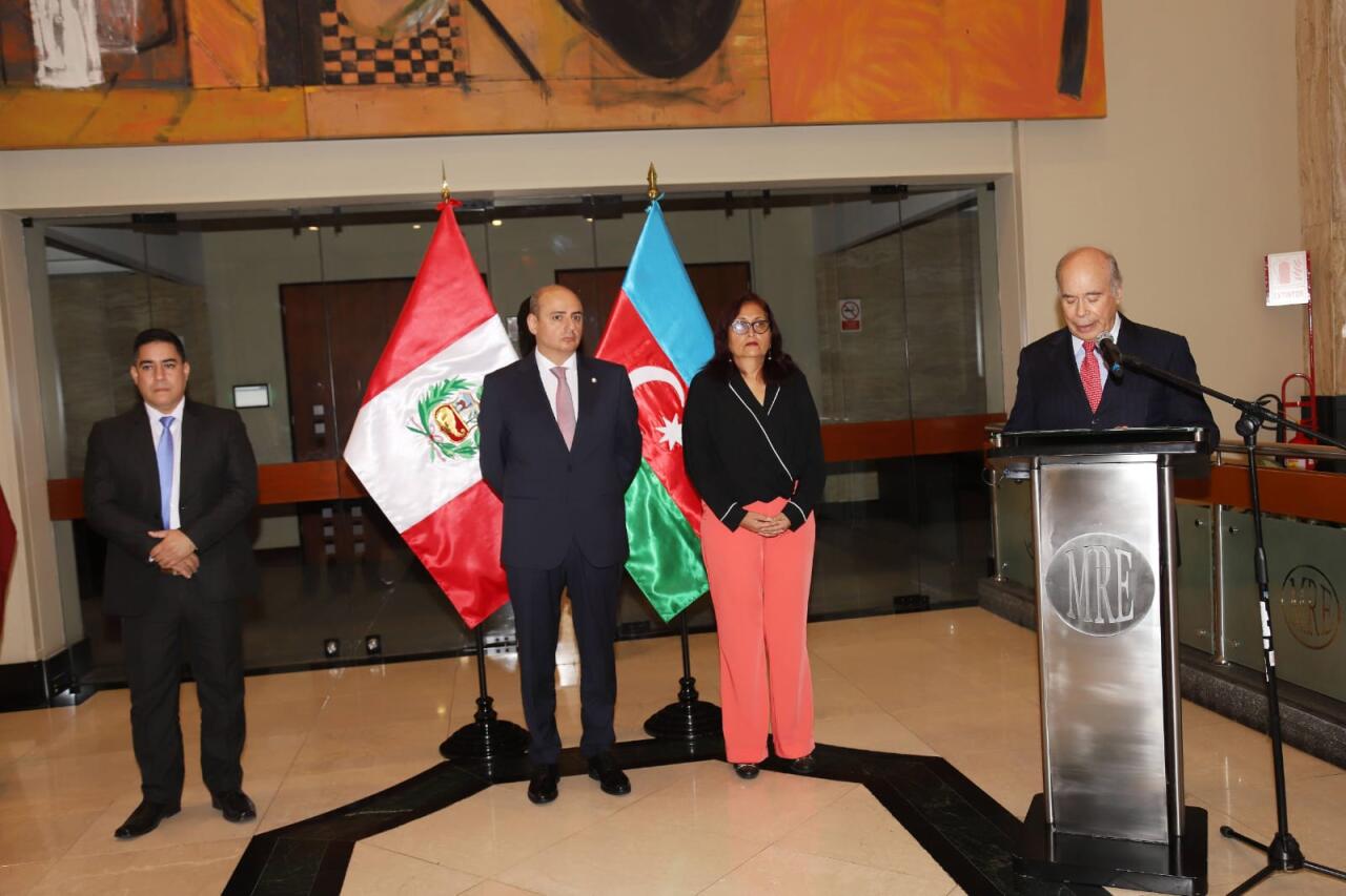 Azərbaycan və Peru arasında diplomatik münasibətlərin qurulmasının 30 illiyinə həsr olunmuş sərginin açılış mərasimi keçirilib