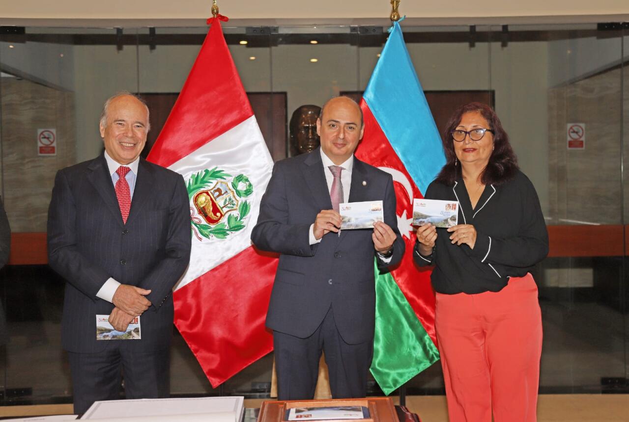Azərbaycan və Peru arasında diplomatik münasibətlərin qurulmasının 30 illiyinə həsr olunmuş sərginin açılış mərasimi keçirilib