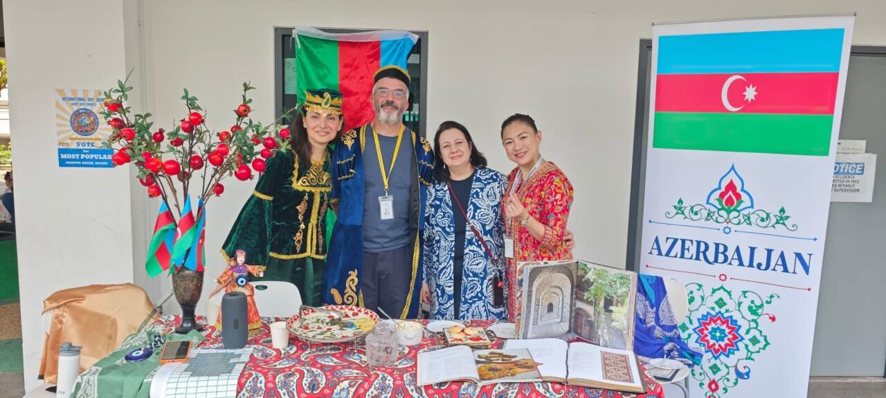 Азербайджанский кутаб украсил обложку кулинарной книги в Малайзии