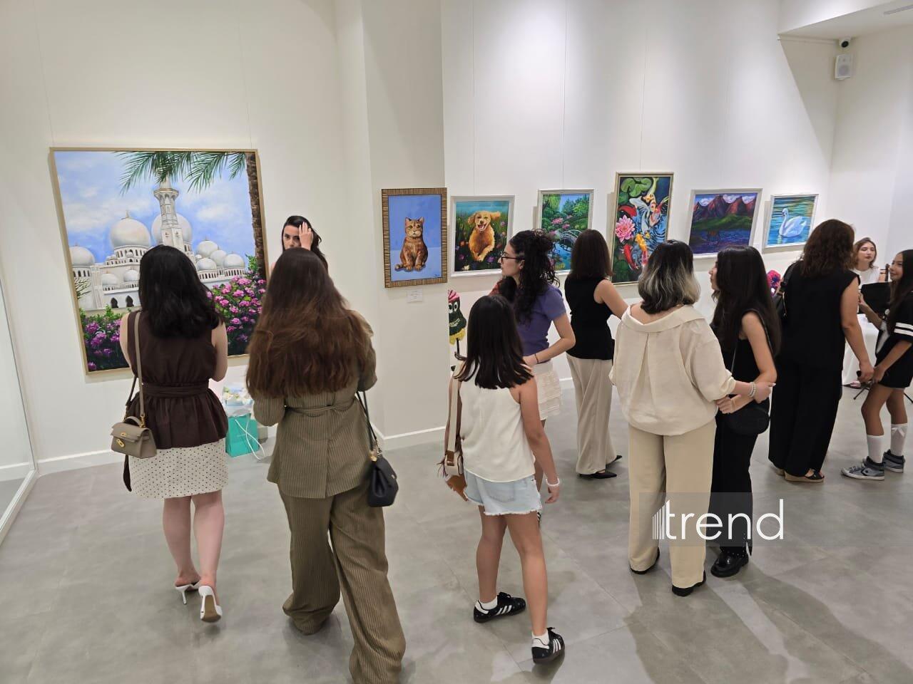 В Баку открылась красочная экспозиция Gulnar Art Studio под названием "Разные взгляды"
