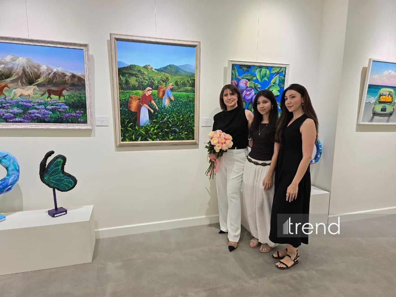 В Баку открылась красочная экспозиция Gulnar Art Studio под названием "Разные взгляды"