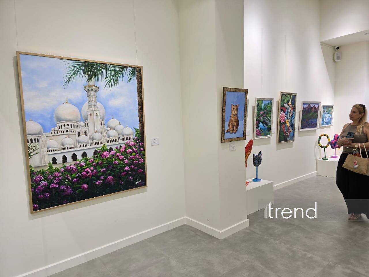 В Баку открылась красочная экспозиция Gulnar Art Studio под названием "Разные взгляды"