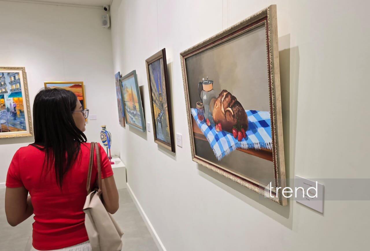 В Баку открылась красочная экспозиция Gulnar Art Studio под названием "Разные взгляды"