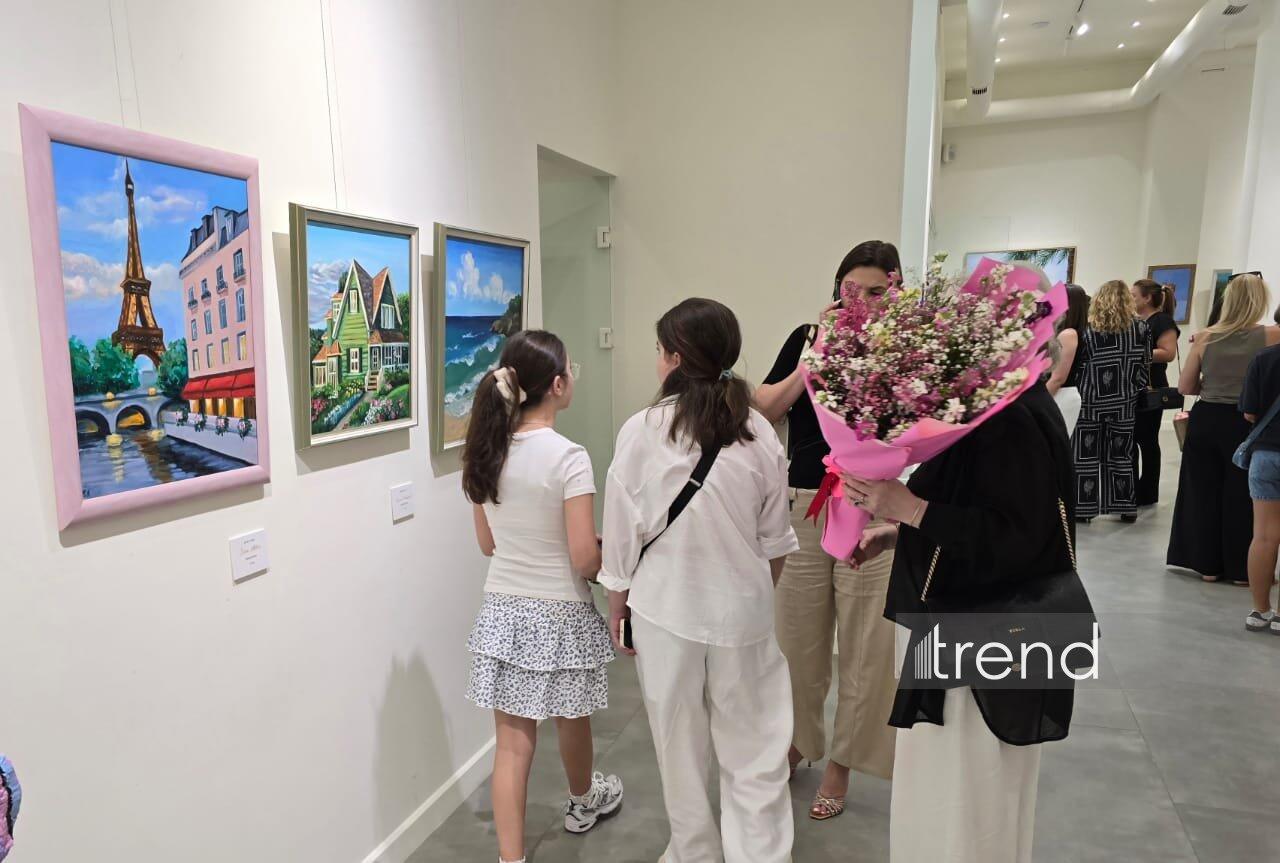 В Баку открылась красочная экспозиция Gulnar Art Studio под названием "Разные взгляды"