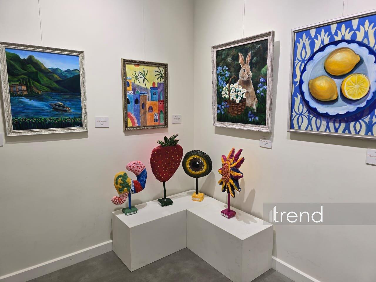 В Баку открылась красочная экспозиция Gulnar Art Studio под названием "Разные взгляды"