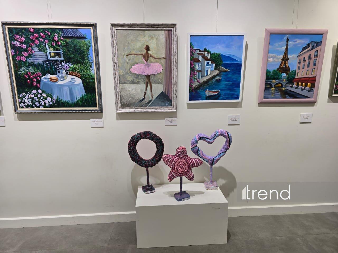 В Баку открылась красочная экспозиция Gulnar Art Studio под названием "Разные взгляды"