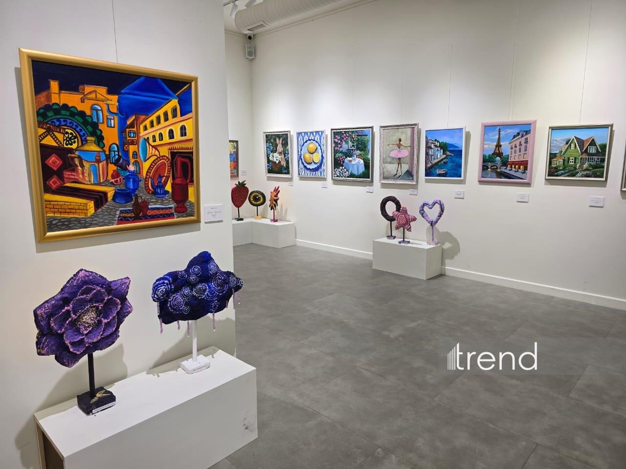 В Баку открылась красочная экспозиция Gulnar Art Studio под названием "Разные взгляды"