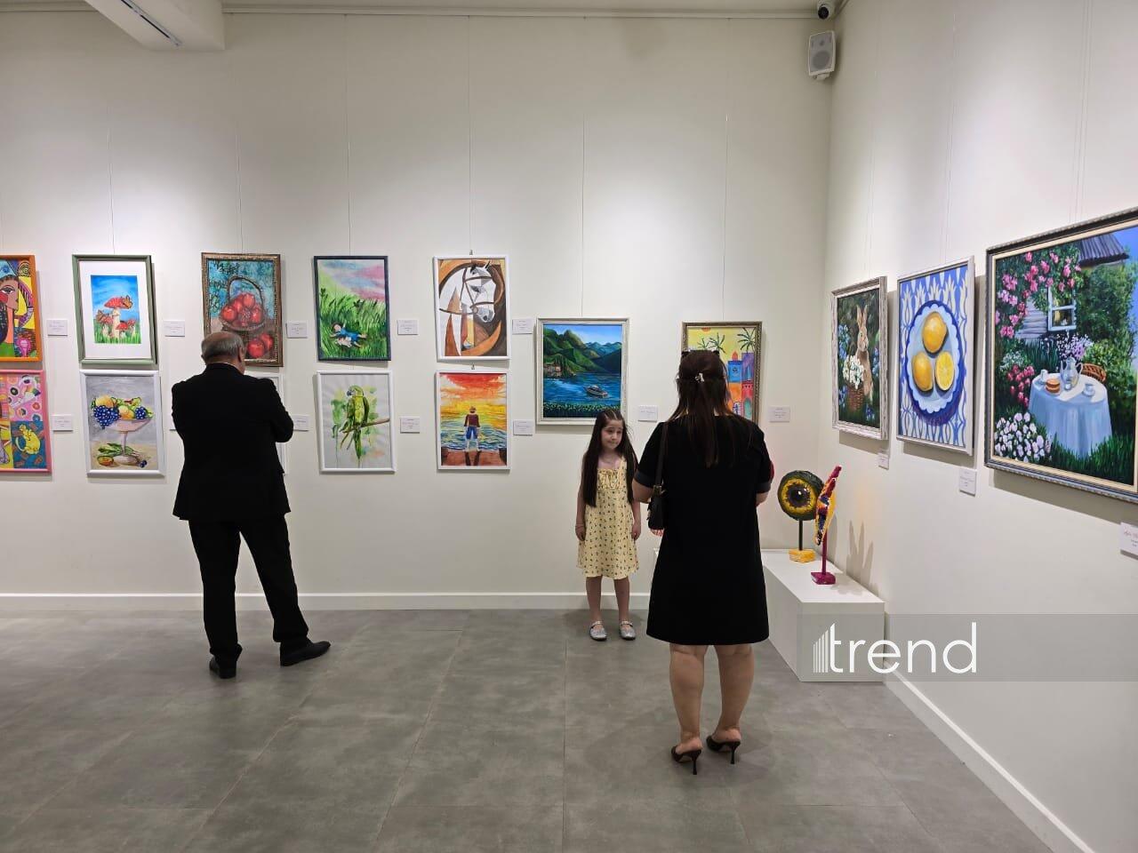 В Баку открылась красочная экспозиция Gulnar Art Studio под названием "Разные взгляды"