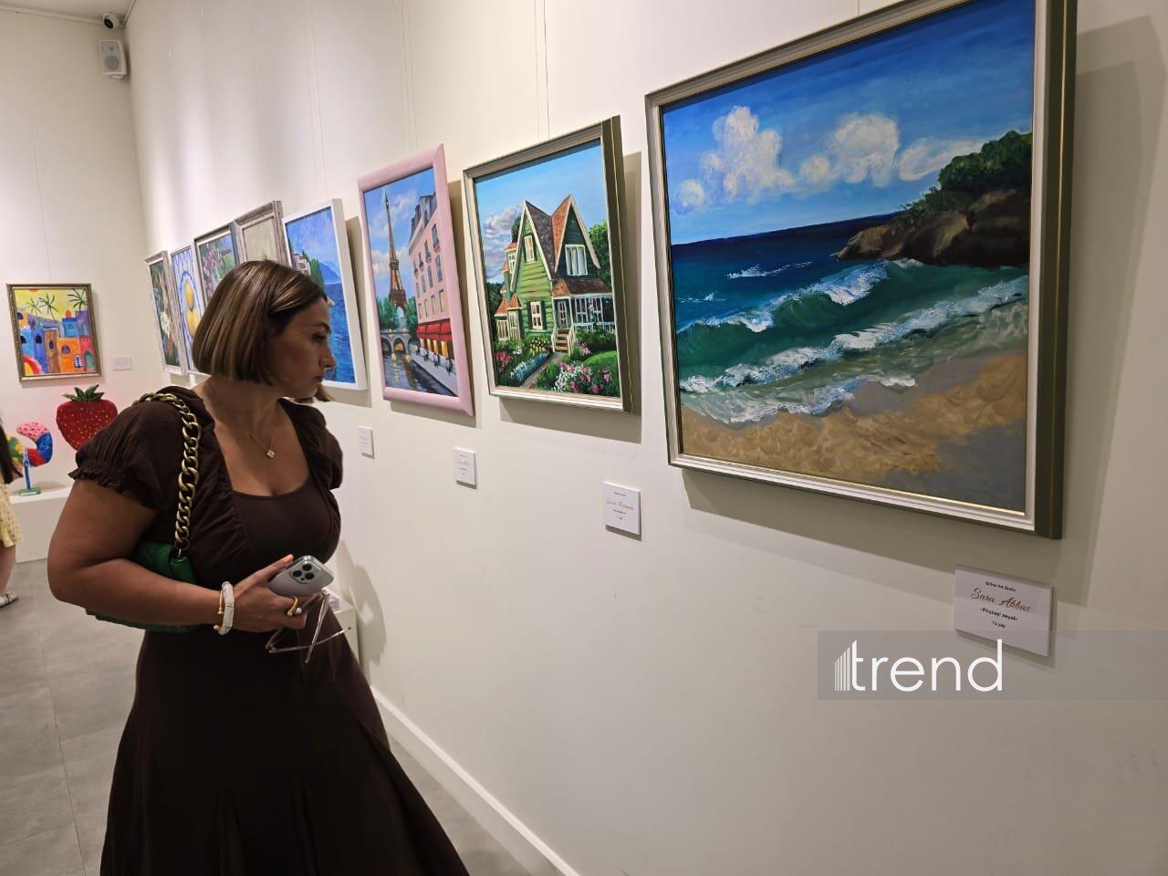 В Баку открылась красочная экспозиция Gulnar Art Studio под названием "Разные взгляды"