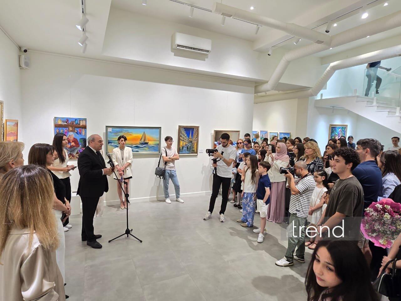 В Баку открылась красочная экспозиция Gulnar Art Studio под названием "Разные взгляды"