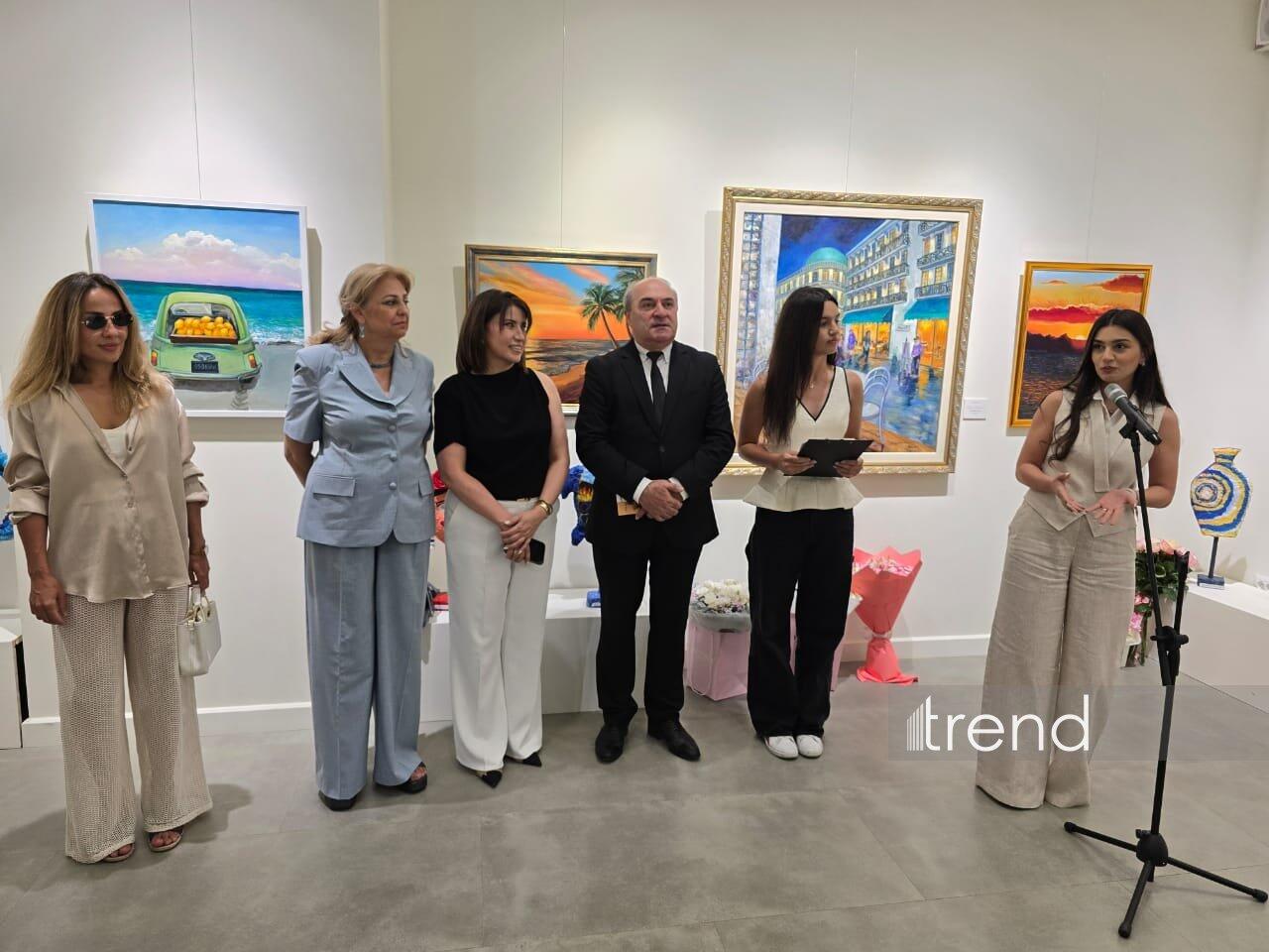 В Баку открылась красочная экспозиция Gulnar Art Studio под названием "Разные взгляды"