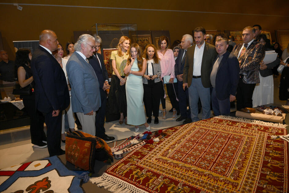 Алена Алиева приняла участие в открытии выставки «Сокровищница культуры: Диван лугат ат-турк»