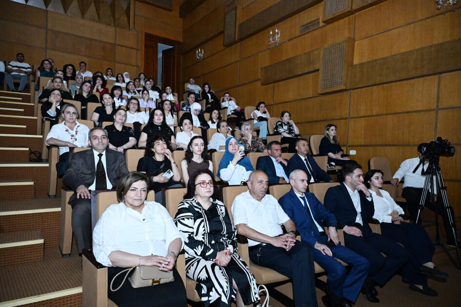Heydər Əliyev Fondunun vitse-prezidenti Leyla Əliyeva “Onlardan biri: Emil” adlı anım tədbirində iştirak edib